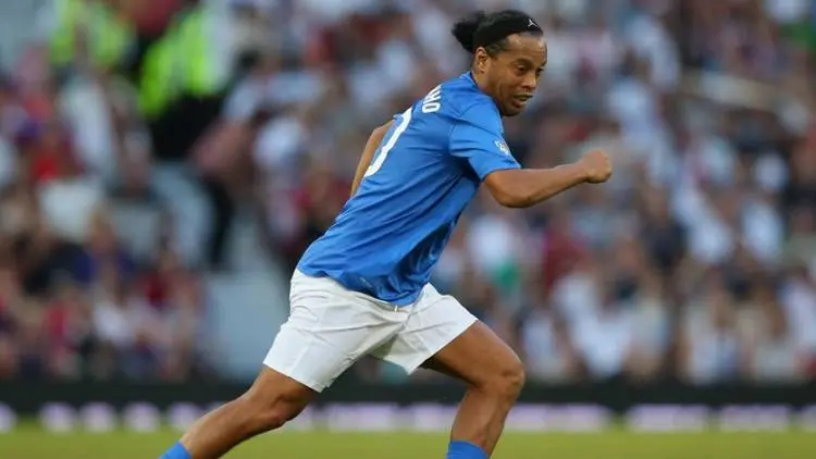 Wow, Ronaldinho Bakal Ikuti Turnamen di Indonesia