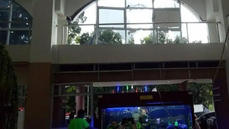 Hujan Ekstrim,  Kaca RS Mulia Pecah