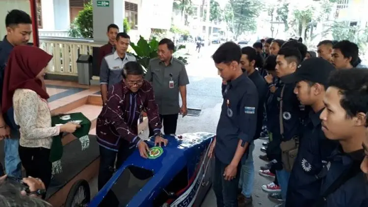 Unjani Ikut Kompetisi Mobil Hemat Energi