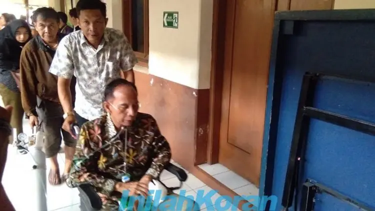 Itoc Sakit, Sidang Ditunda
