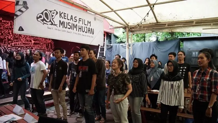 53 Milenial Belajar Produksi Film dari Kru Dilan