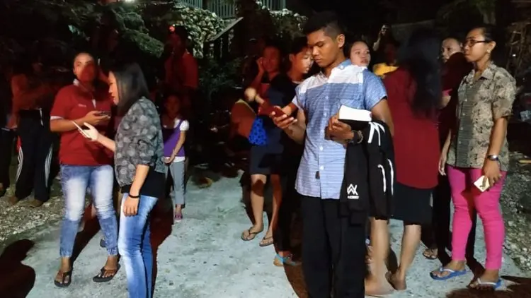 Warga Panik Berhamburan Dengan Kabar Tsunami