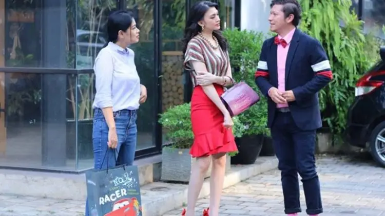 Ada Apa Antara Titi Kamal dan Raffi Ahmad di Rumput Tetangga?