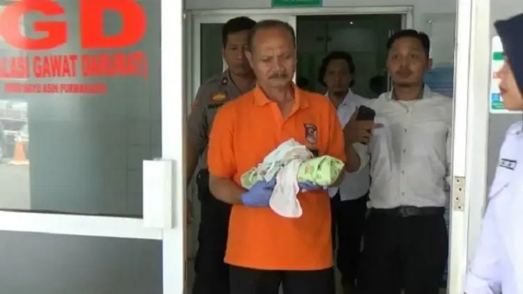 Bayi yang Dikubur Hidup-hidup Masih Dirawat Intensif