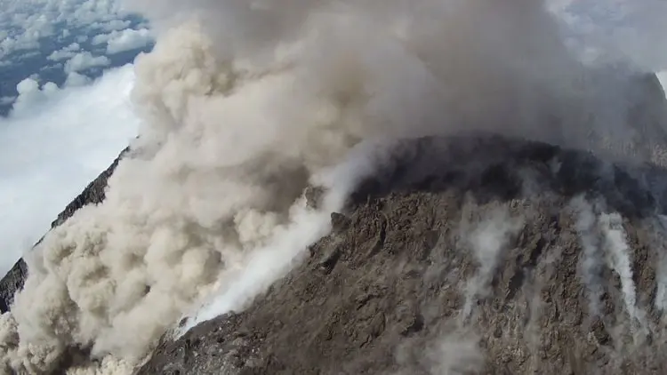 Gunung Merapi Alami Gempa Guguran, Warga Dilarang Medekat
