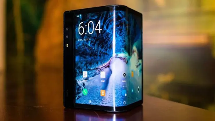 Smartphone Layar Lipat Masih Akan Sulit Laku