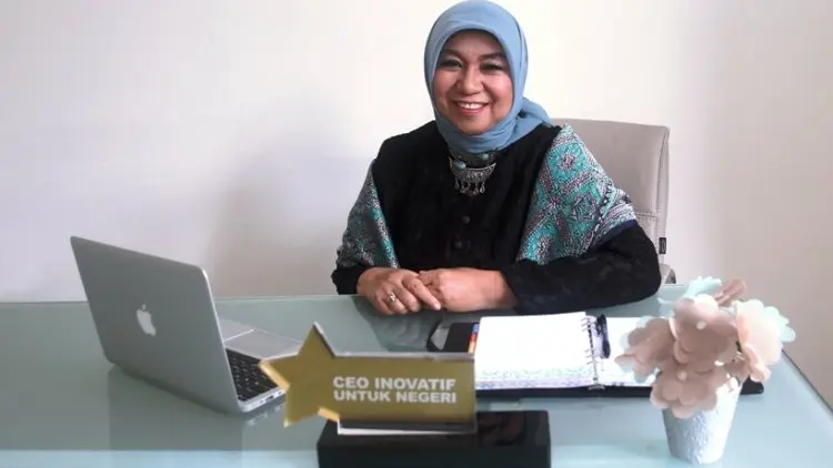 Bos Wardah, Perempuan Pertama Penerima Doktor Kehormatan ITB