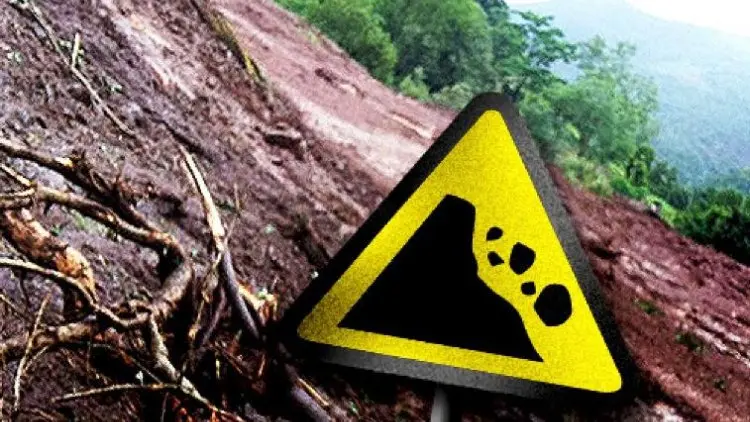 Belasan Jam, Akses Bandung-Garut Tak Bisa Dilalui Lantaran Longsor
