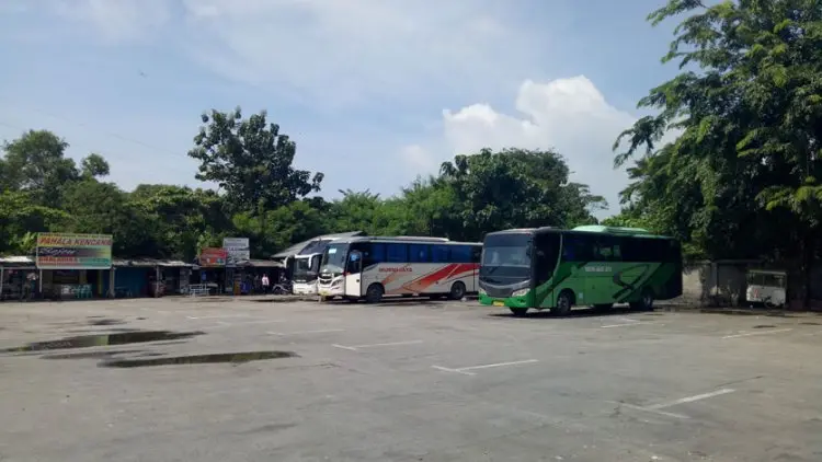 Agen Bus 'Ogah' Pindah, Terminal Cikampek Sepi