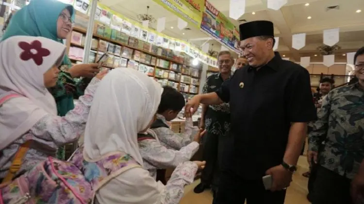 Tingkatkan Minat Baca Lewat Pesta Buku Bandung
