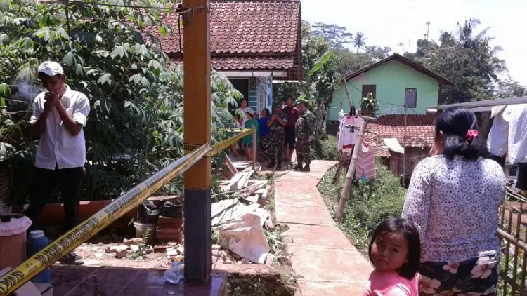 Dua Rumah Warga Paseh Hancur Diterjang Longsor
