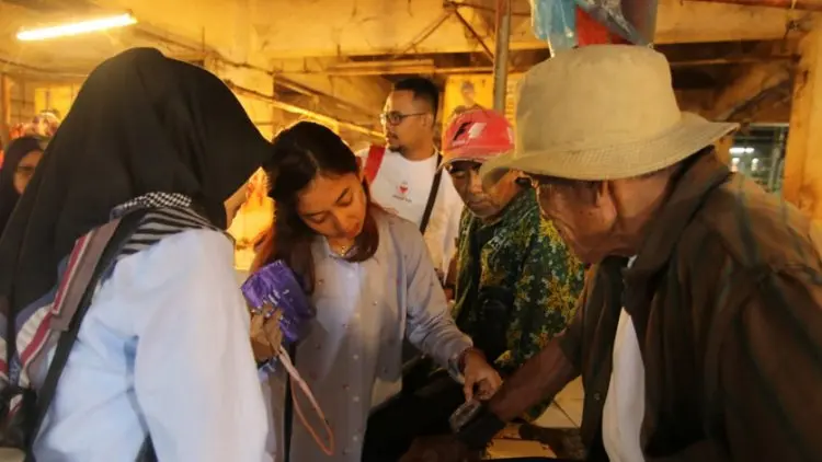 Antusias Warga Sambut Tim Dokling Prabowo