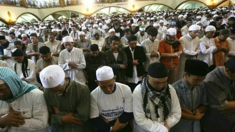 Banyak Memikirkan Hal Ketika Salat, Ini Hukumnya