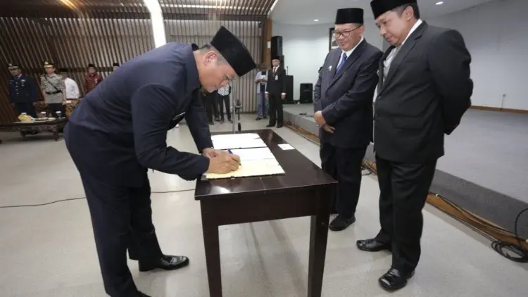 Ema Sumarna Resmi Menjadi Sekda Kota Bandung
