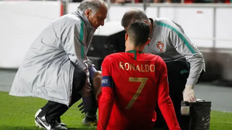 Cristiano Ronaldo Cedera Atau Pura-pura Cedera?