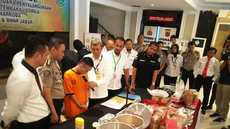 Pelajar Ini Jual Tembakau Gorila Via Online hingga ke Luar Pulau