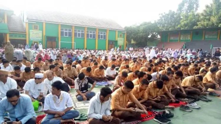 Kuatkan Mental Hadapi Ujian, Siswa SMK di Garut Doa Bersama