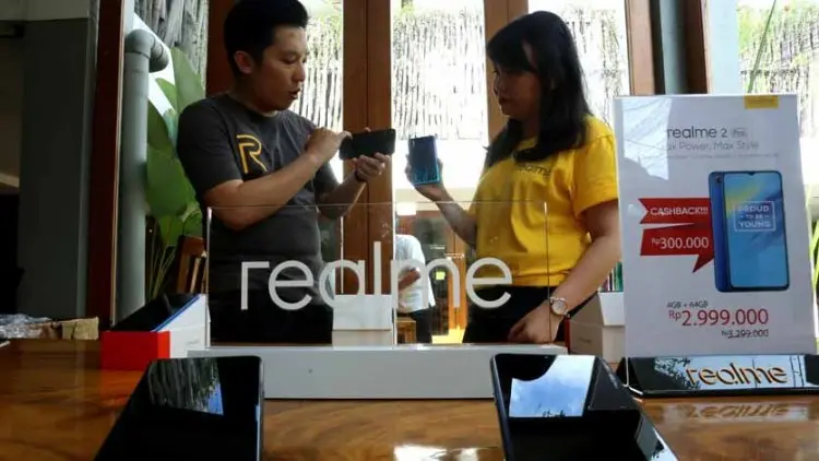 Realme Gandeng 564 Distributor dan 900 Toko Offline