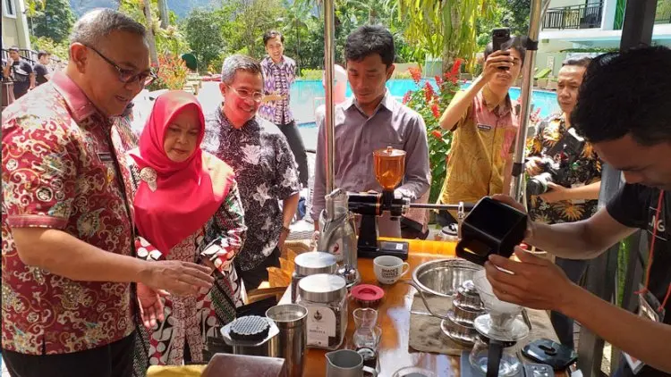 Berkah Kopi Bogor, Harga Melonjak, Petani Terbang ke Belanda