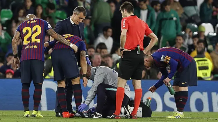 Cedera Lawan Real Betis, Berapa Lama Luis Suarez Menepi?