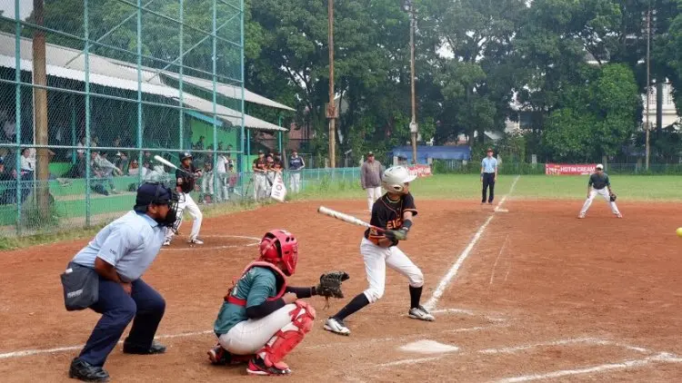 Lebih Dekat dengan Ekskul Softball SMAN 8 Bandung
