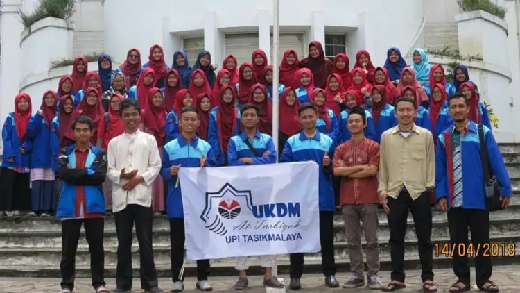 Ibadah Jalan, Akademik Digenggam