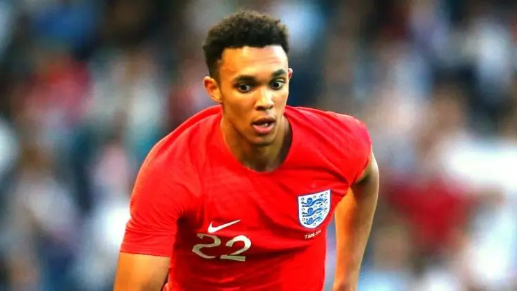 Bek Liverpool Ini Dikeluarkan dari Timnas Inggris