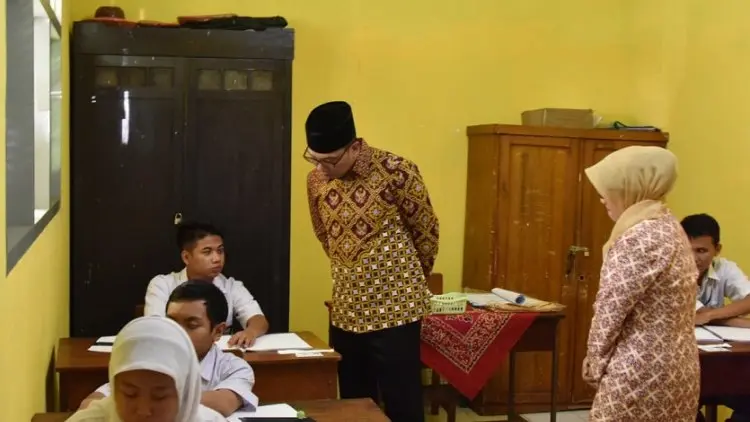 Emil 'Disentil' Ombudsman Gara-gara Masuk Ruang Kelas Saat UN