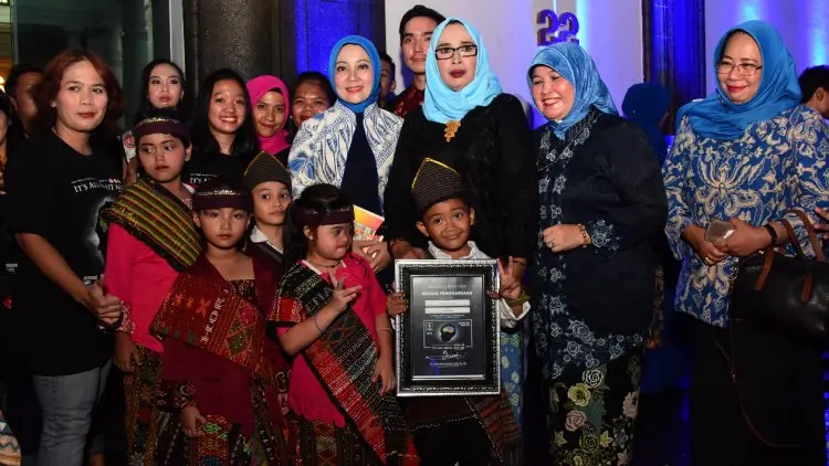 Bangun Empati dari Light It Up Blue