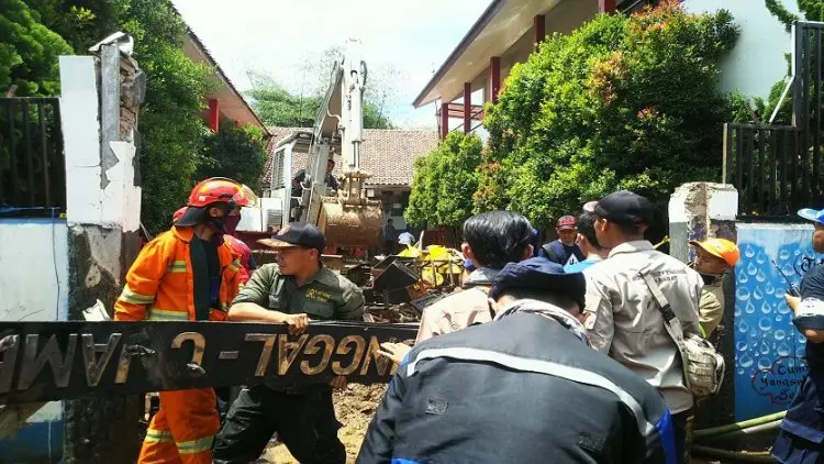 Pemulihan Paskabanjir SDN 106 Aji Tunggal, Alat Berat Dikerahkan