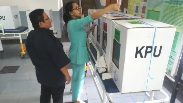 Ada TPS Khusus, Pasien RSHS Bandung Gunakan Hak Pilih