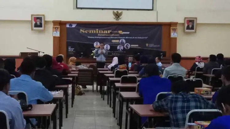 Muda Nyakola Bandung Berikan Edukasi Wirausaha