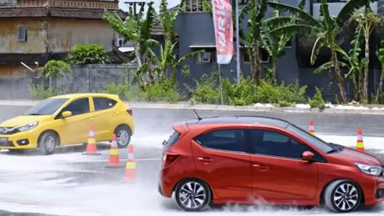 Duo Honda Brio Anyar Sabet Gelar Terbaik