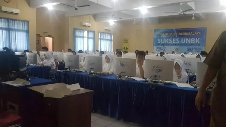 Dukung UNBK di SMAN 1 Tasikmalaya, Pertamina Serahkan 60 Unit Komputer