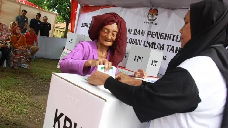 Warga Garut Masih Bingung Cara Pilih dan Lipat Kertas Suara