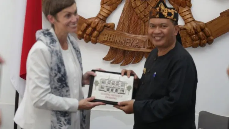 Bandung-Swedia Kian Mesra