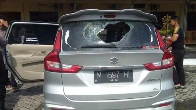 Kotak Suara Dibawa Kabur, Mobil Dibakar Warga