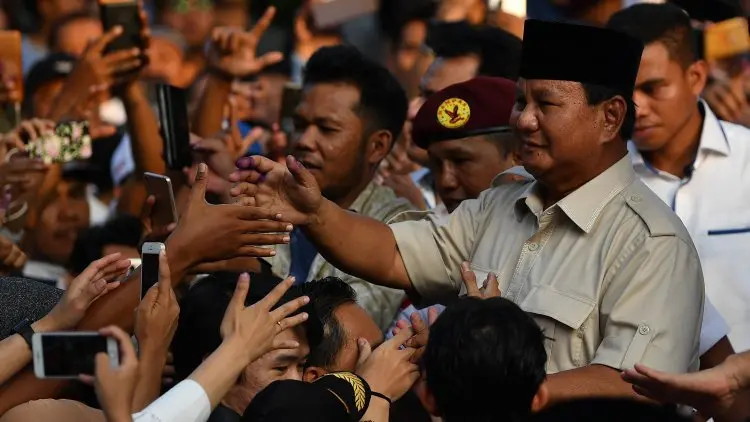 Klaim Menang 62 Persen, Prabowo Sujud Syukur