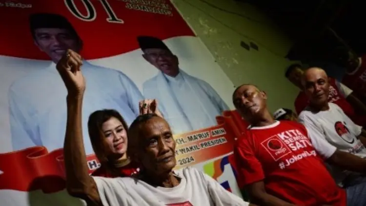 Ucap Syukur Puluhan Relawan Paslon 01 Cukur Gundul