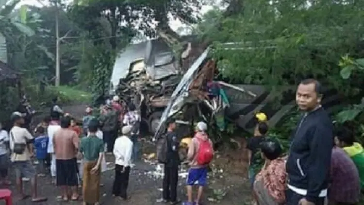 Kantuk Sopir Diduga Penyebab Kecelakaan Bus Study Tour