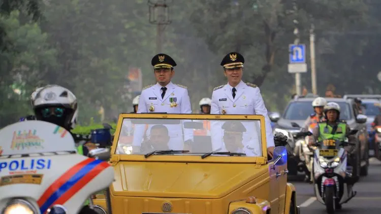 Usai Dilantik, Bima Arya-Dedie Keliling Kota Sapa Warga