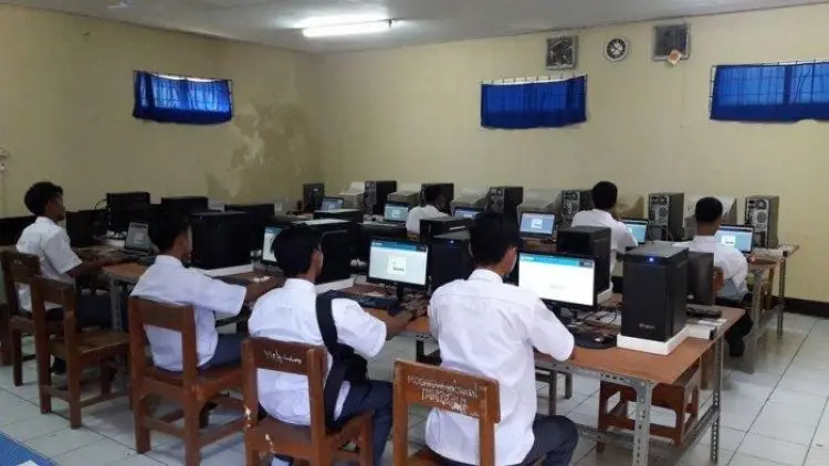 5 Anak Binaan LPKA Ikuti UNBK di SMPN 8 Bandung
