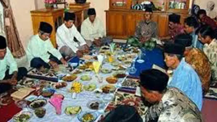 Hukum Menghadiri Undangan Makan Pasca Khitanan