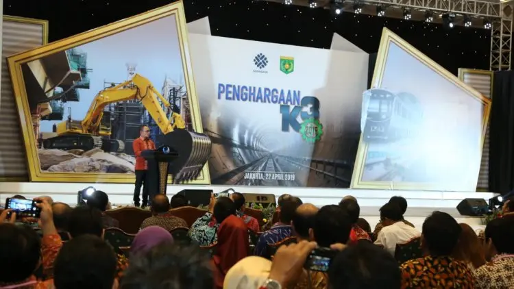 Polytama Raih Penghargaan K3
