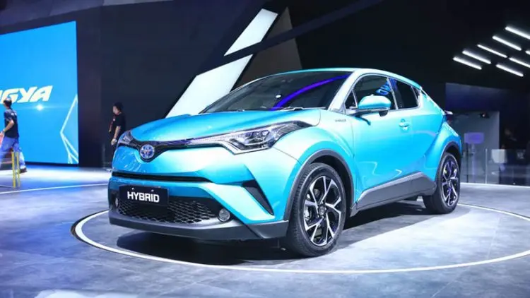 Toyota Pamer C-HR Hybrid di Depan Publik IIMS 2019