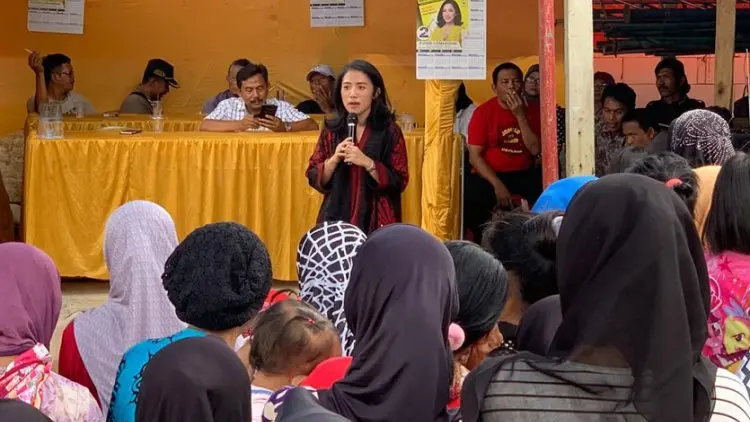 Lolos ke Senayan, Putri Akom Lawan 'Bank Emok'