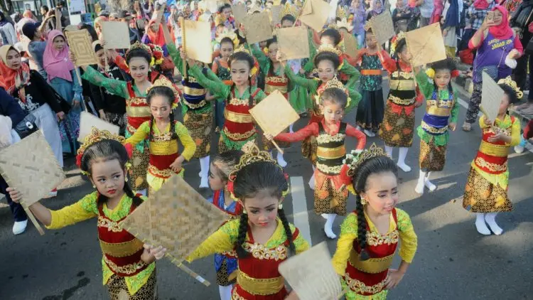 Tarian 24 Jam hingga Menari di Pemakaman