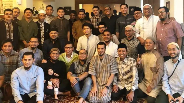 Hijrah, Angin Baru Kehidupan Selebritas