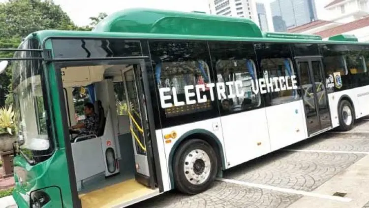 Anies Uji Coba Bus Listrik