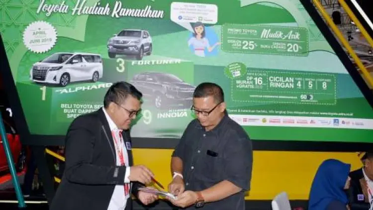 Toyota Gelar THR Berhadiah Alphard